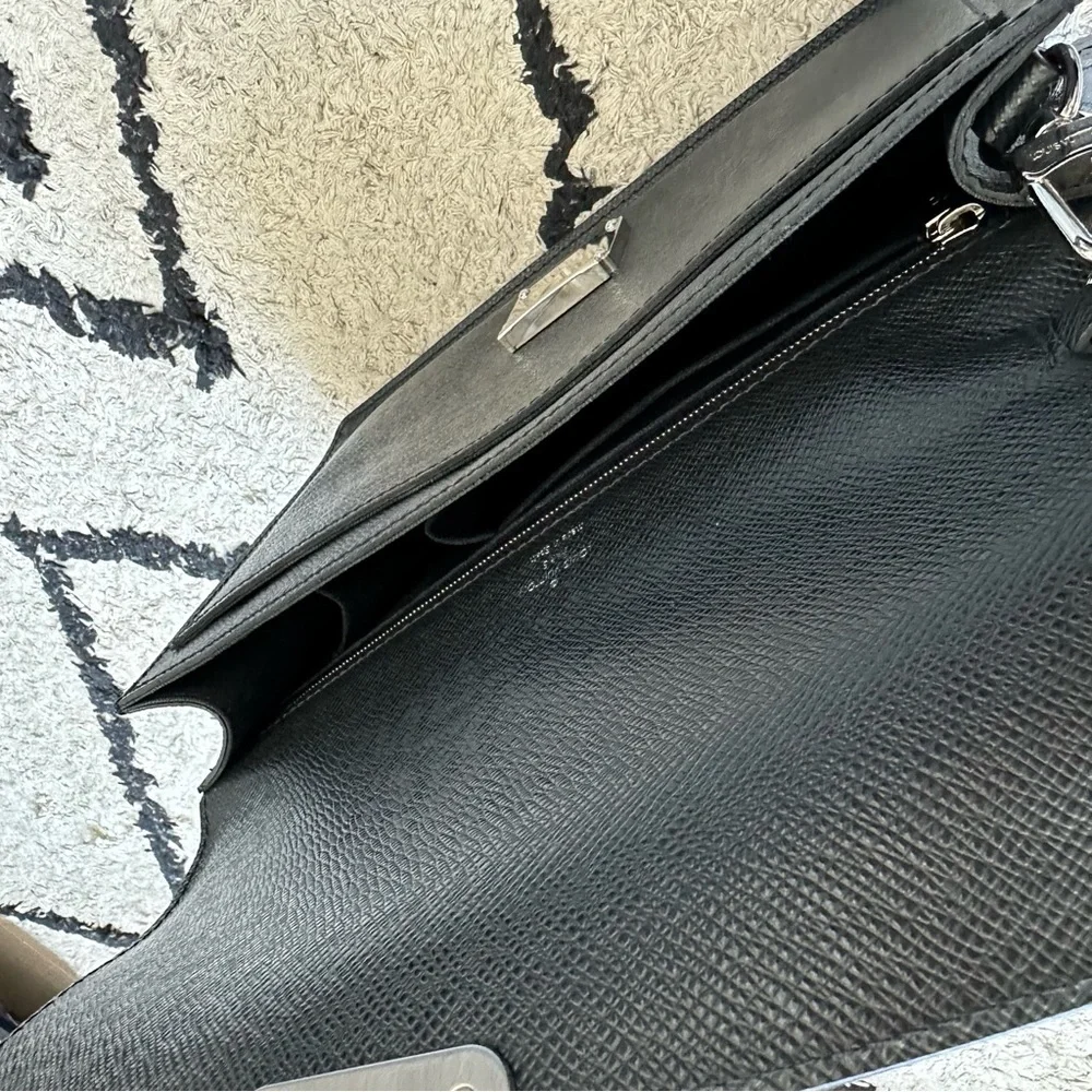 Like new authentic Louis Vuitton Belaia Ardoise Taiga leather clutch - Picture 10 of 10